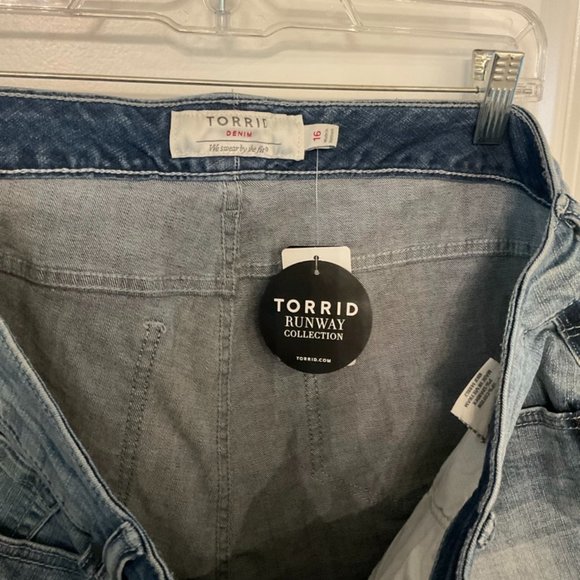 NWT Torrid Ankle Skinny Jeans - Picture 2 of 6